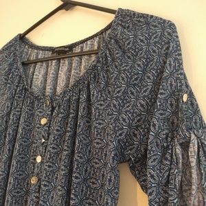 Blue patterned stretchy top